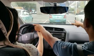 簽訂合同保障權(quán)益 汽車陪駕服務(wù)不可忽視的法律安全網(wǎng)